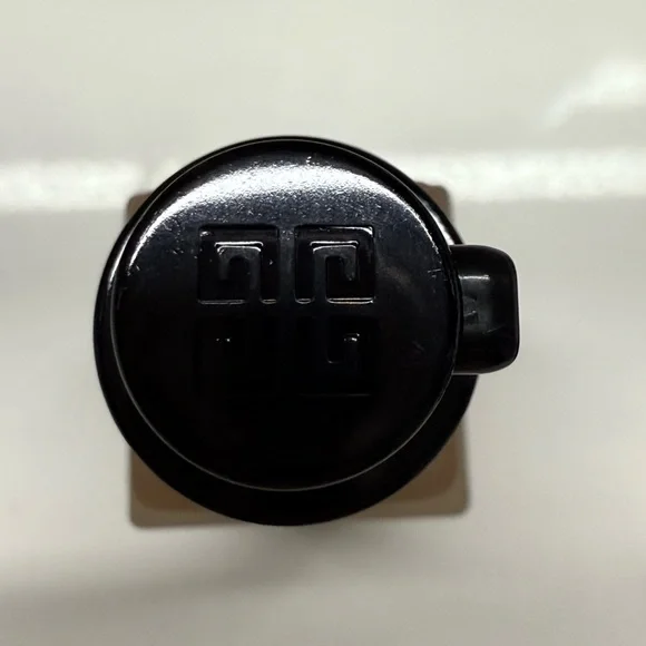 Givenchy PRISME LIBRE SKIN-CARING MATTE FOUNDATION 5-W355, Brand New without box - Picture 8 of 9